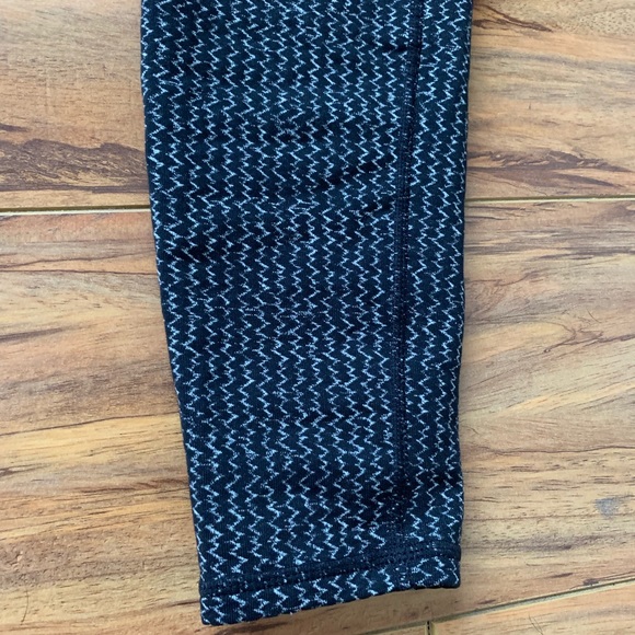 SOLD $74 ATHLETA Chaturanga Heartbeat Tights - Picture 4 of 8